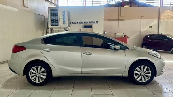KIA CERATO 1.6 E.294 SEDAN 16V GASOLINA 4P AUTOMÁTICO KIA CERATO 1.6 E.294 SEDAN 16V GASOLINA 4P AUTOMÁTICO